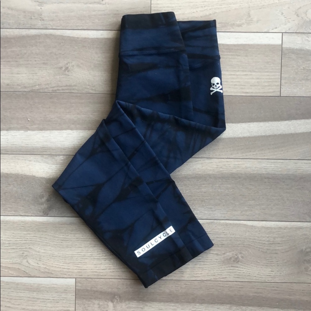 Blue tie dye print Soulcycle cropped leggings